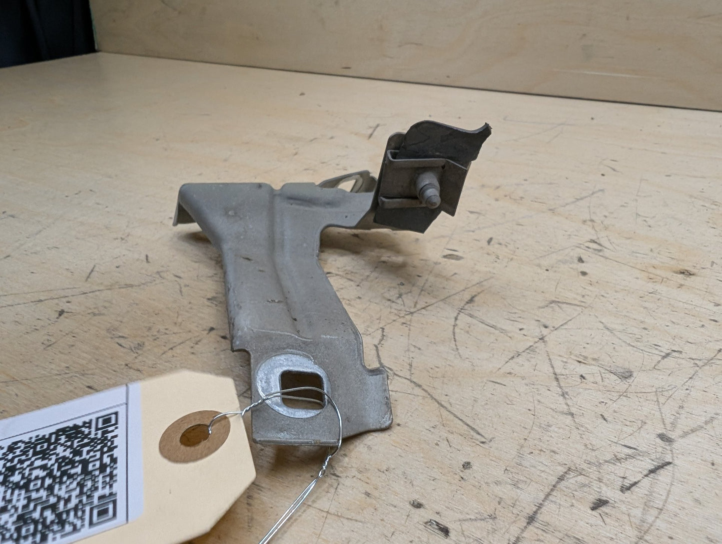 12-20 OEM BMW F30 F32 F33 F36 Front Left Driver Fender Wing Holder Bracket SET