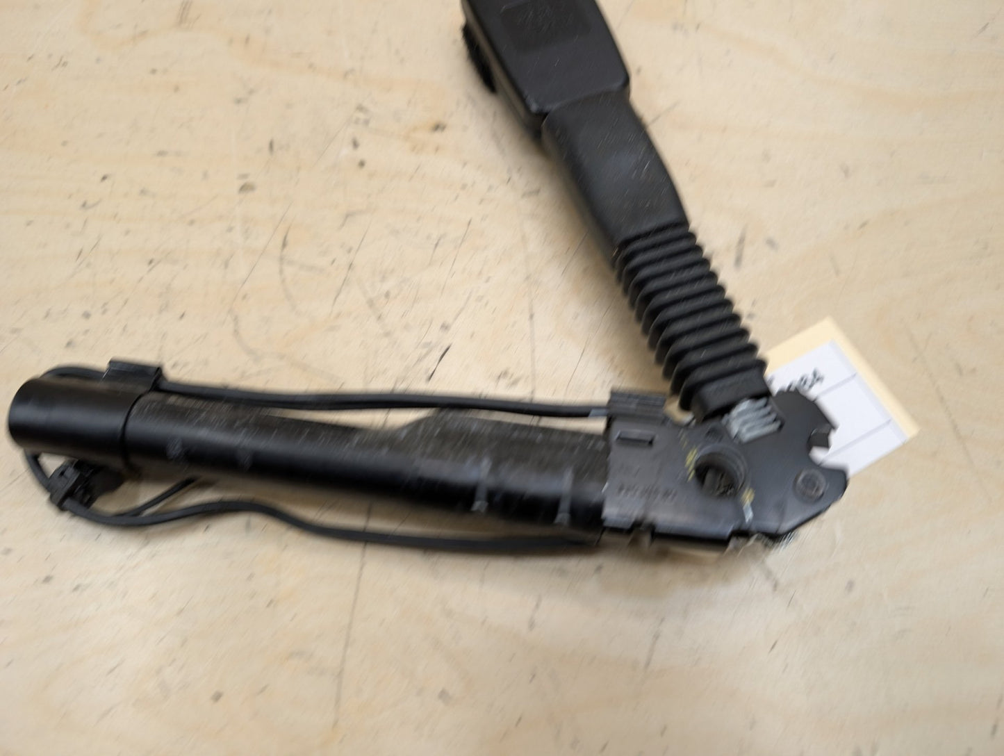 OEM BMW E82 E84 E88 E89 E90 E92 Front Left Driver Seat Belt Buckle Tensioner