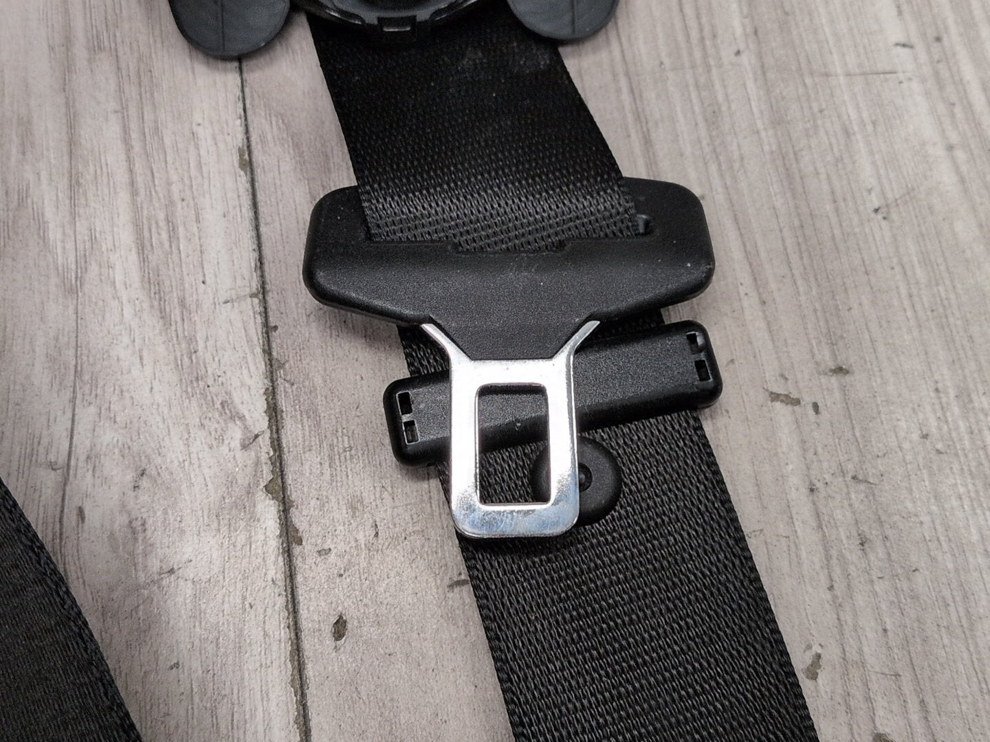 OEM BMW F15 F16 F85 F86 X5 X6 Front Right Passenger Seat Belt Retractor Black