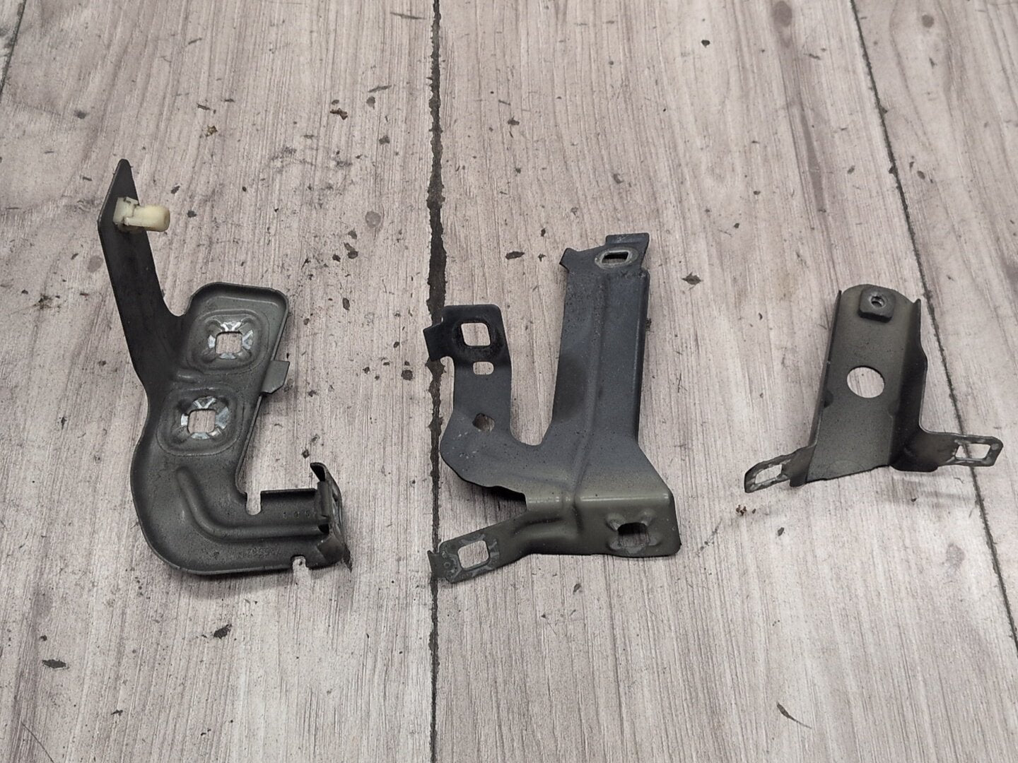 12-20 OEM BMW F30 F32 F33 F36 Front Left Driver Fender Wing Holder Bracket SET