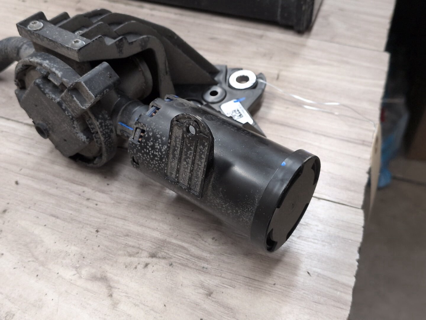 OEM BMW F95 G05 G06 G07 X5 Charcoal Filter Fuel Tank Vapor Evaporator Canister