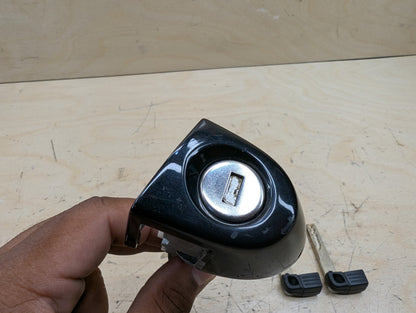 2006-2011 BMW 328i E90 Front Left Driver Key Lock Mechanism w/ Key 7162427