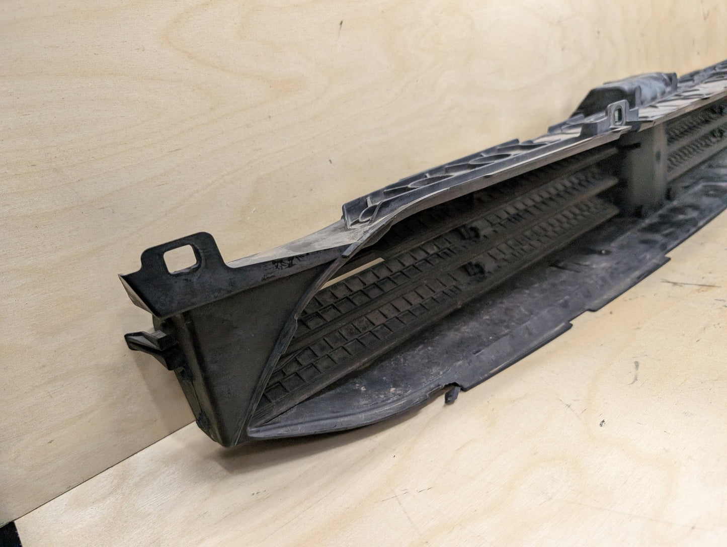 2018-2024 BMW X3 G01 Front Lower Radiator Air Flap Shutter 7497231