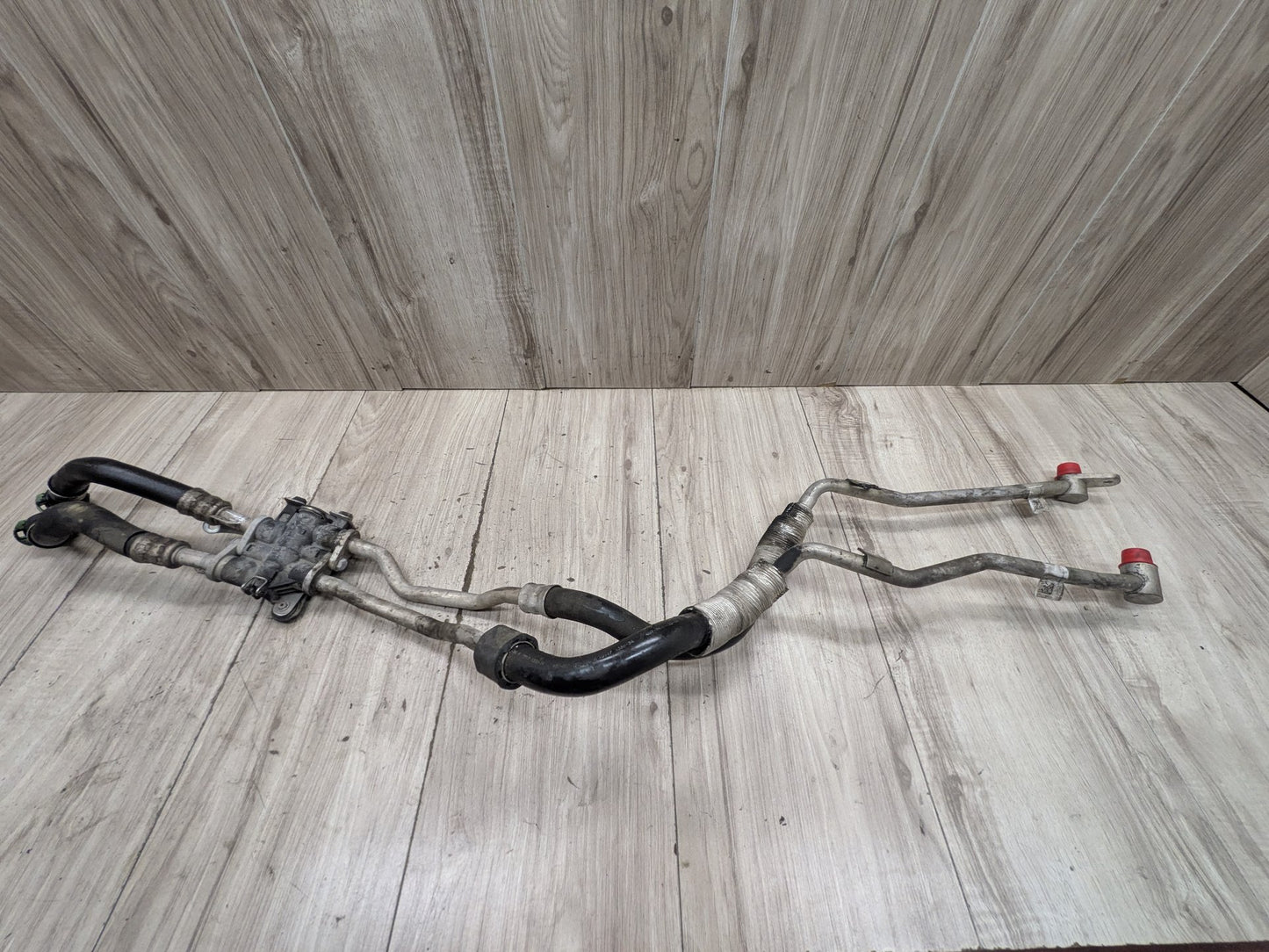 16-19 OEM BMW F90 M5 G12 750 G30 M550 Transmission Oil Cooler Line Inlet Outlet