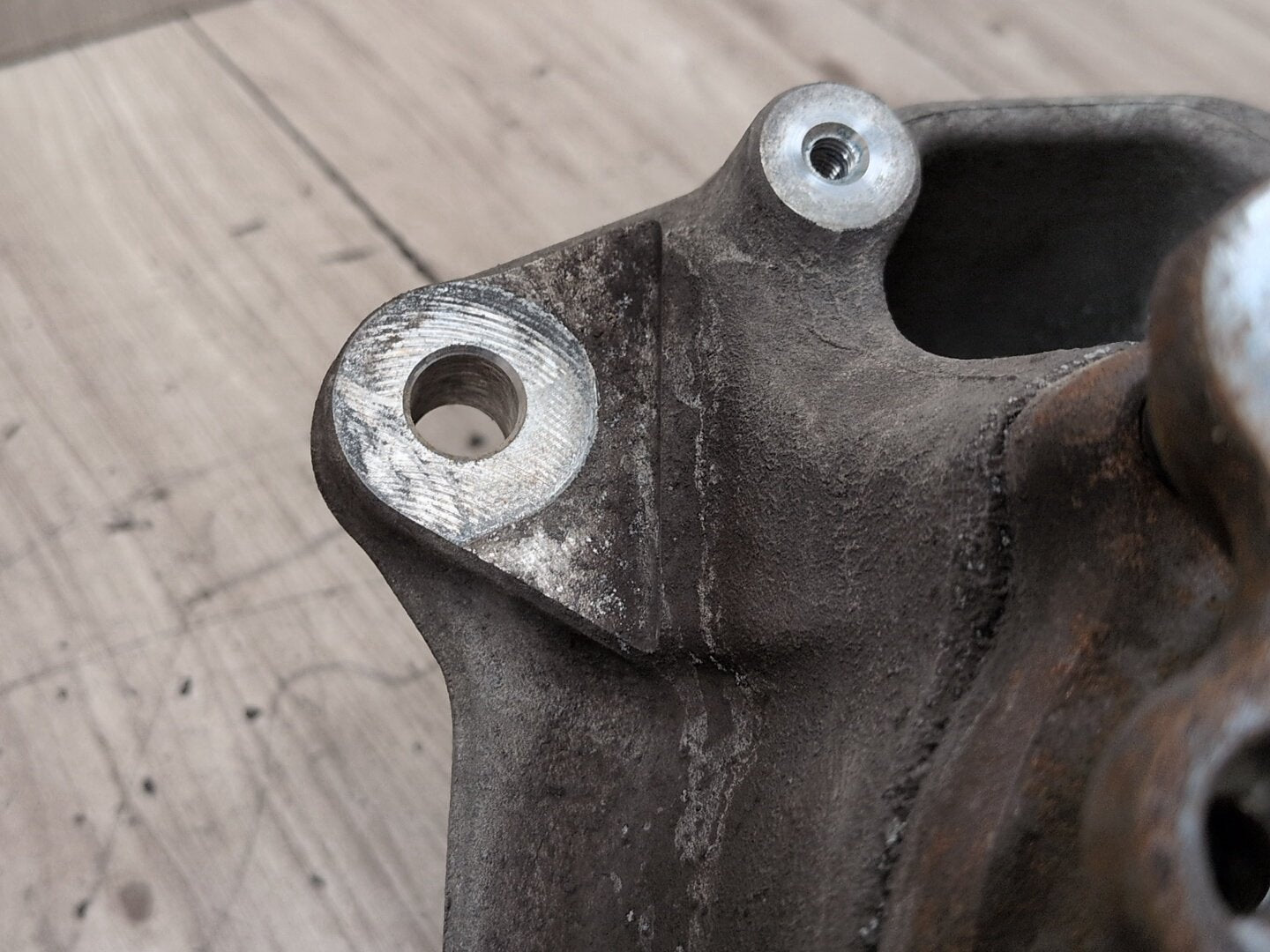 2018-2020 BMW X3 G01 Front Right Passenger Spindle Knuckle w/ Bearing 6882598