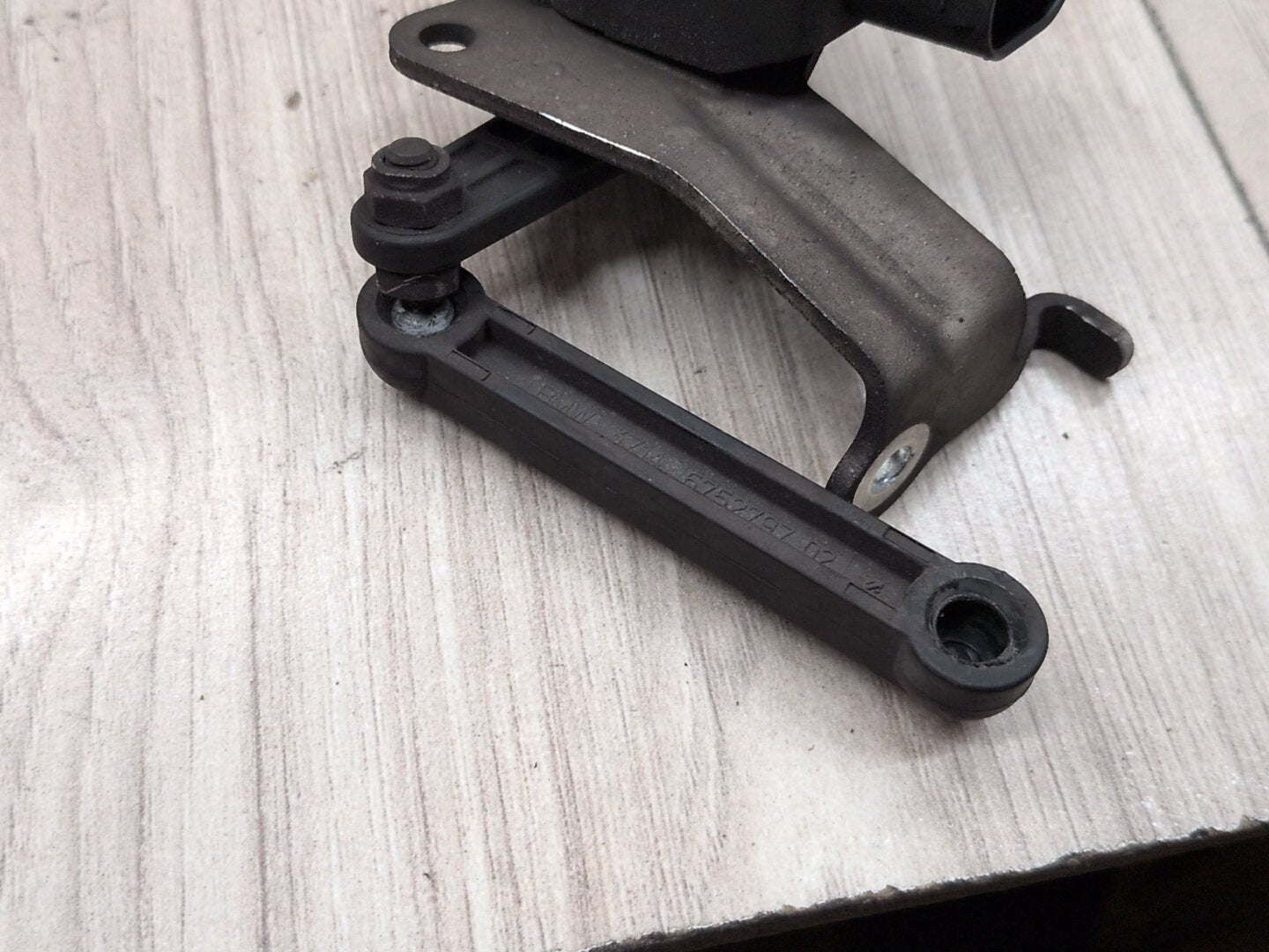 2012-2018 BMW M6 F06 Suspension Height Level Sensor 6861351