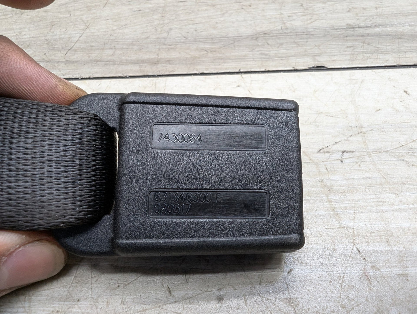 17-23 OEM BMW G30 530 F90 M5 Sedan Rear Left 2nd Row Center Seat Belt Buckle