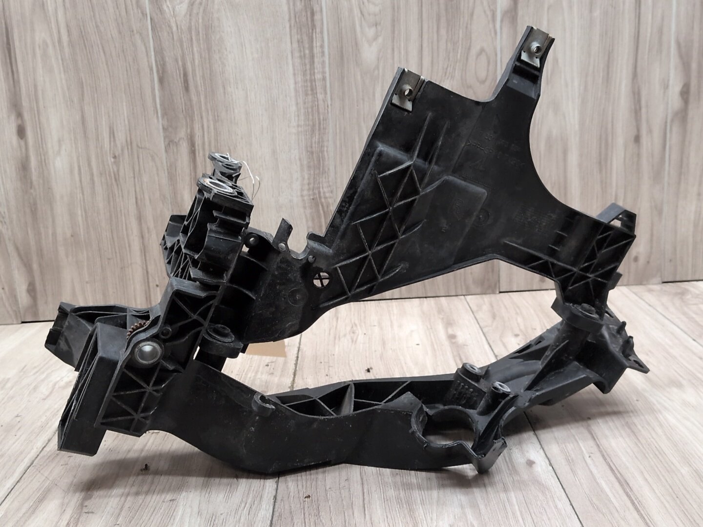 2013 - 2017 Audi S5 8T Right Passenger Headlight Bracket 8T0805608D CTUB