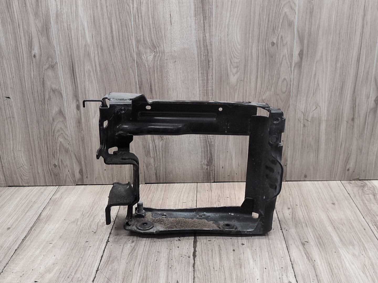 OEM BMW G20 G22 G23 G26 Front Right Passenger Radiator Reinforcement Bracket