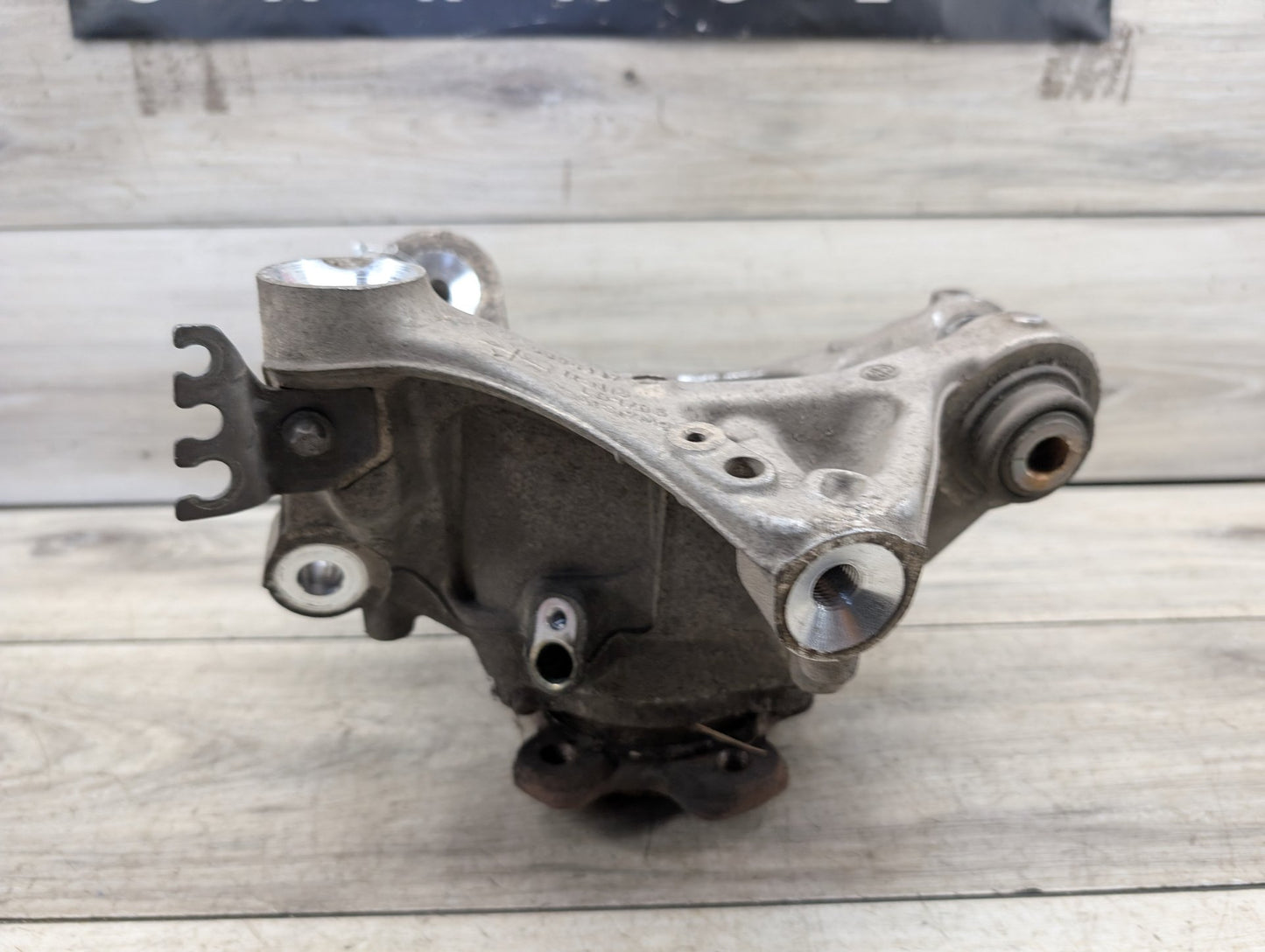 2017-2023 BMW M550i xDrive G30 Rear Left Driver Spindle Knuckle w/ Bearing 6866337