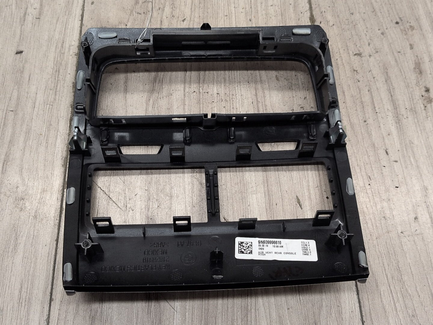 2019 - 2026 BMW X5 G05 Rear Center Console Air Vent Grille 9399966 N63B44M3