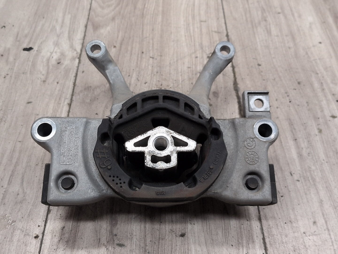 2018-2024 BMW X3 G01 Transmission Mount Bracket 6861567