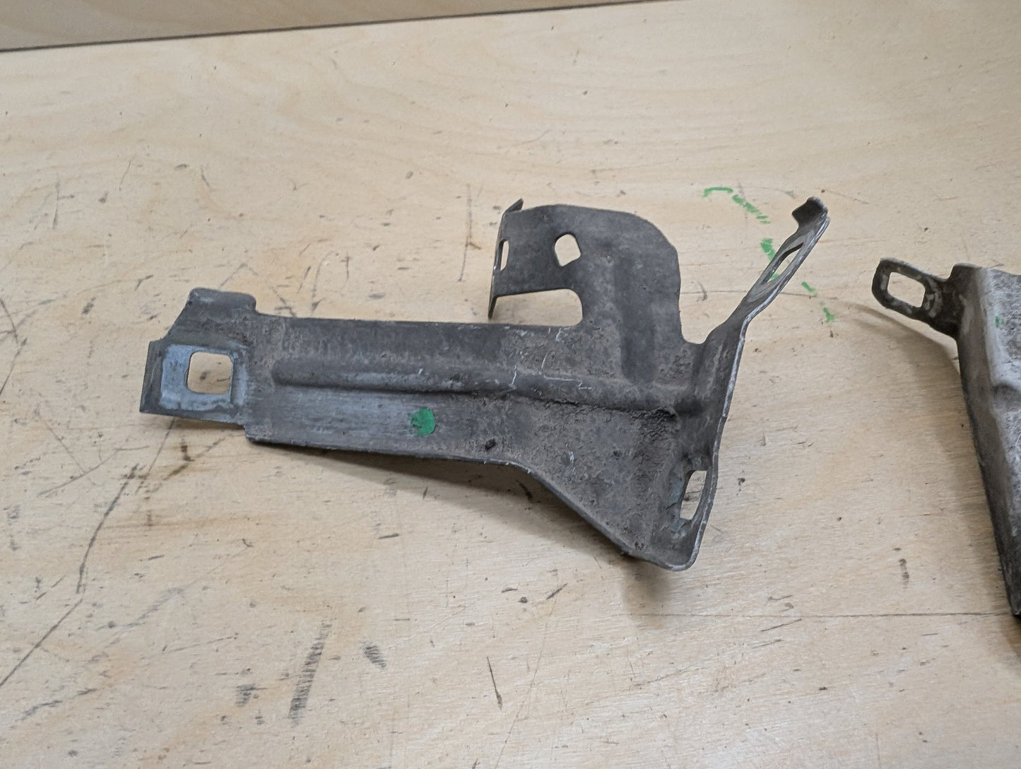 12-20 OEM BMW F30 F32 F33 F36 Front Left Driver Fender Wing Holder Bracket SET