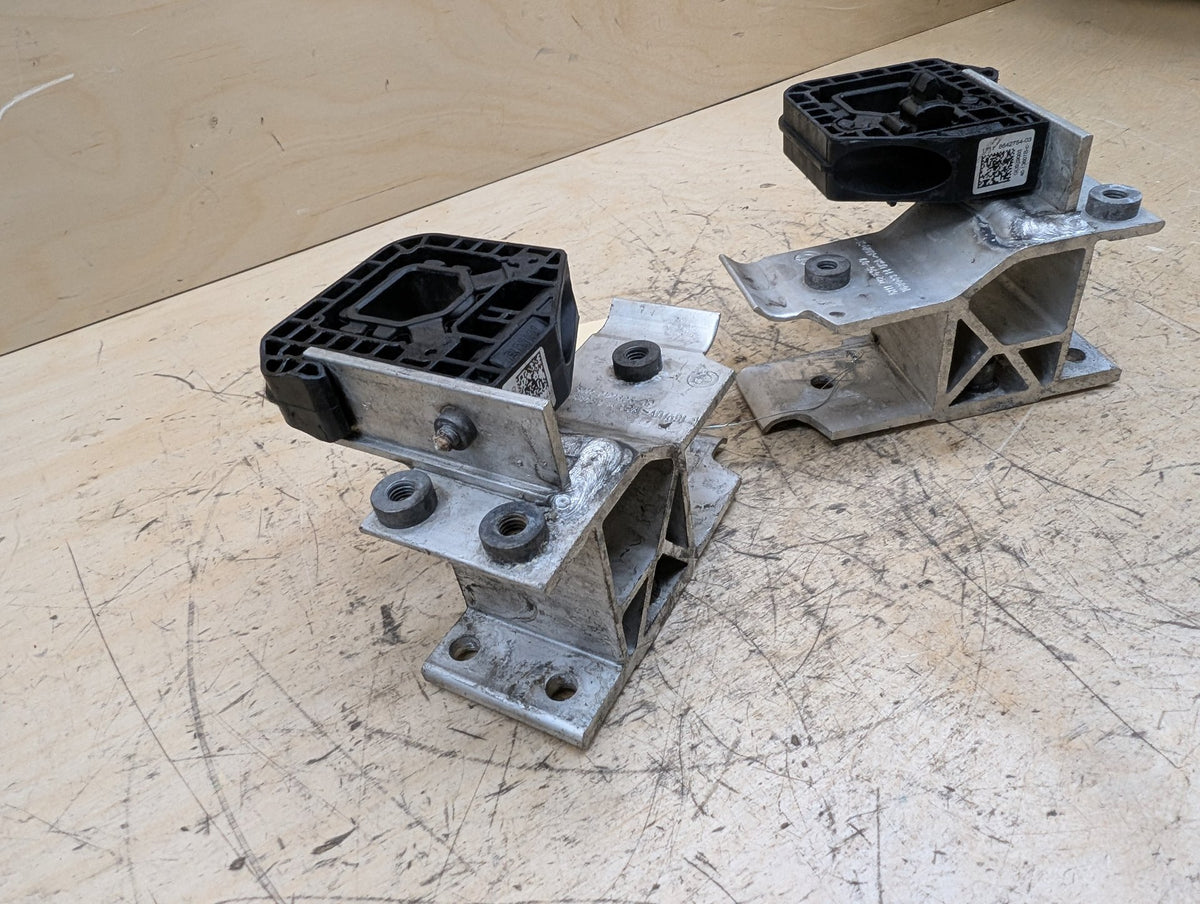 2019-2026 BMW X5 G05 Radiator Lower Mounting Brackets SET 8642753 OEM