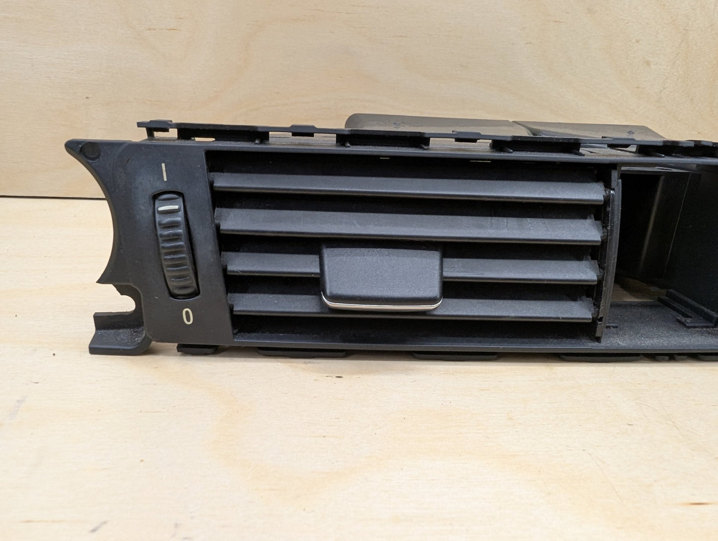2007-2013 BMW 335i E93 Dashboard Dash Board Middle Center Air Vent 9151175