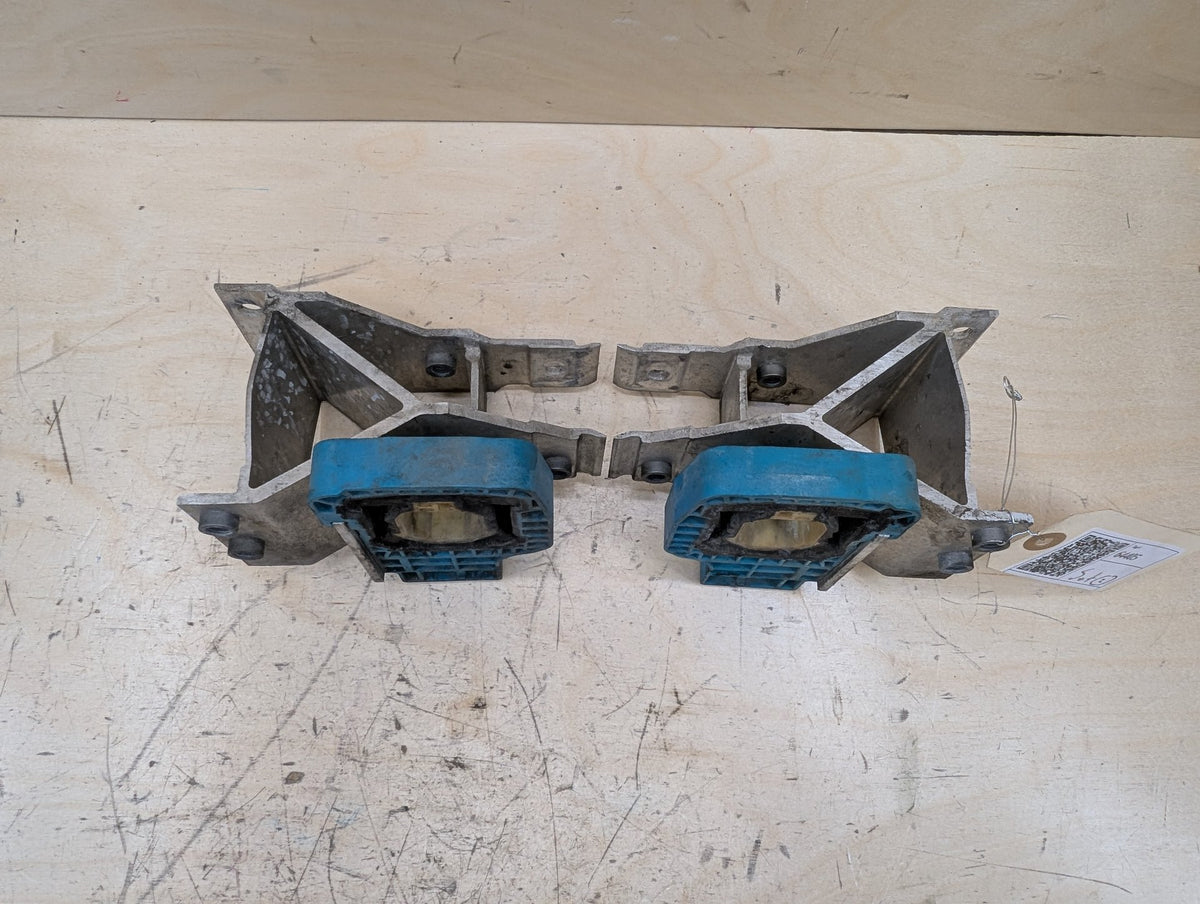 OEM BMW F90 F93 G11 G12 G16 G30 M5 Radiator Mount Support Bracket Left Right SET