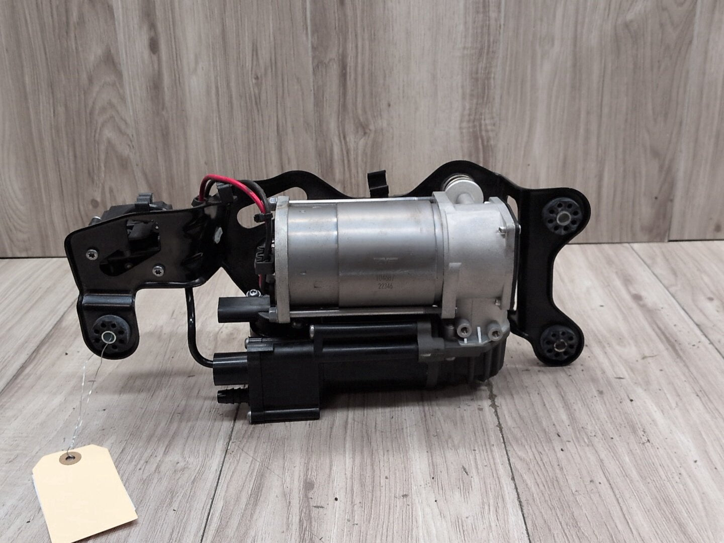 2015 - 2019 BMW X6 F86 Air Suspension Compressor Pump 6875177 S63B44T2