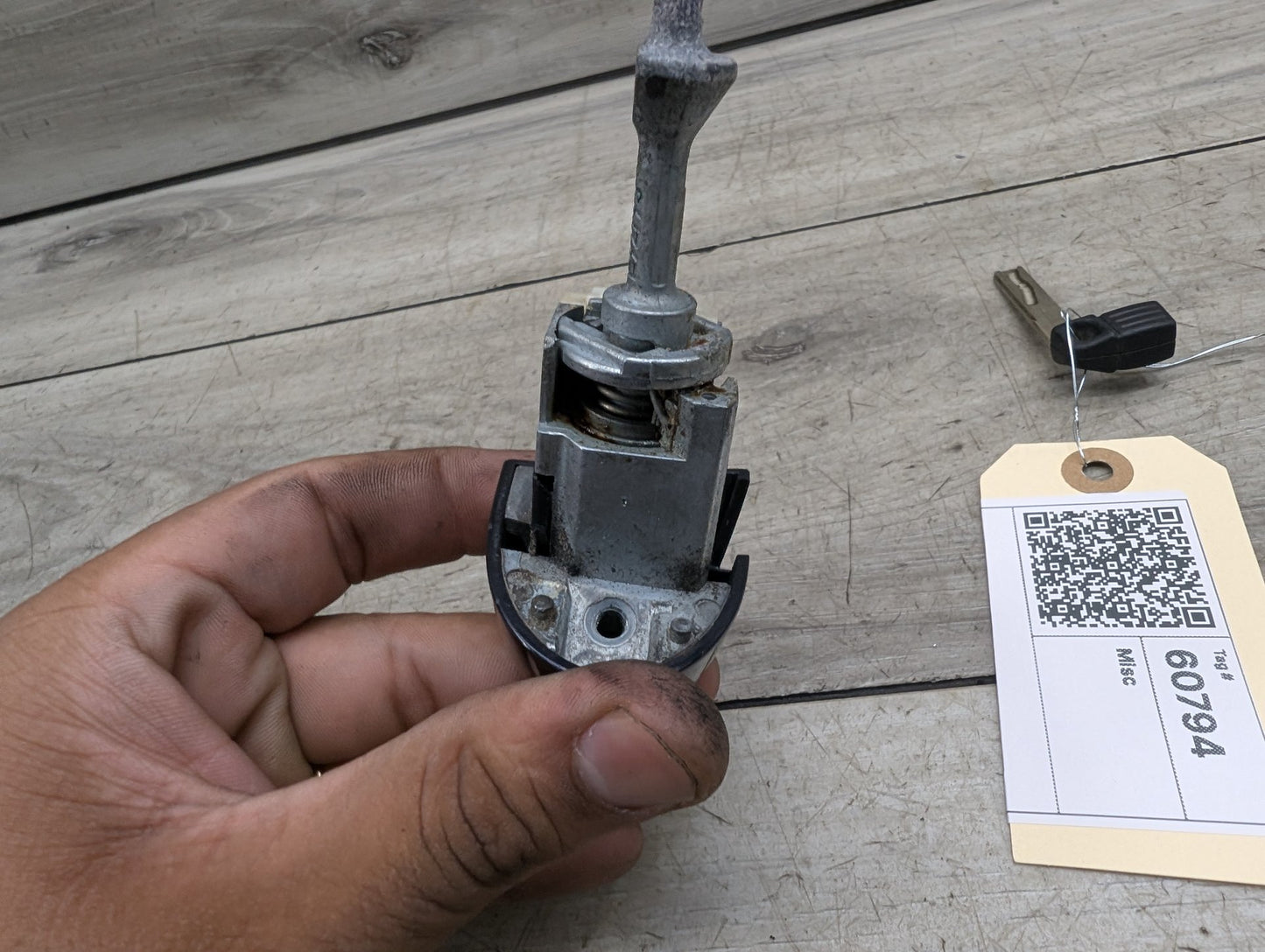 2007-2013 BMW 328i E93 Front Left Driver Key Lock Mechanism w/ Key 7162439