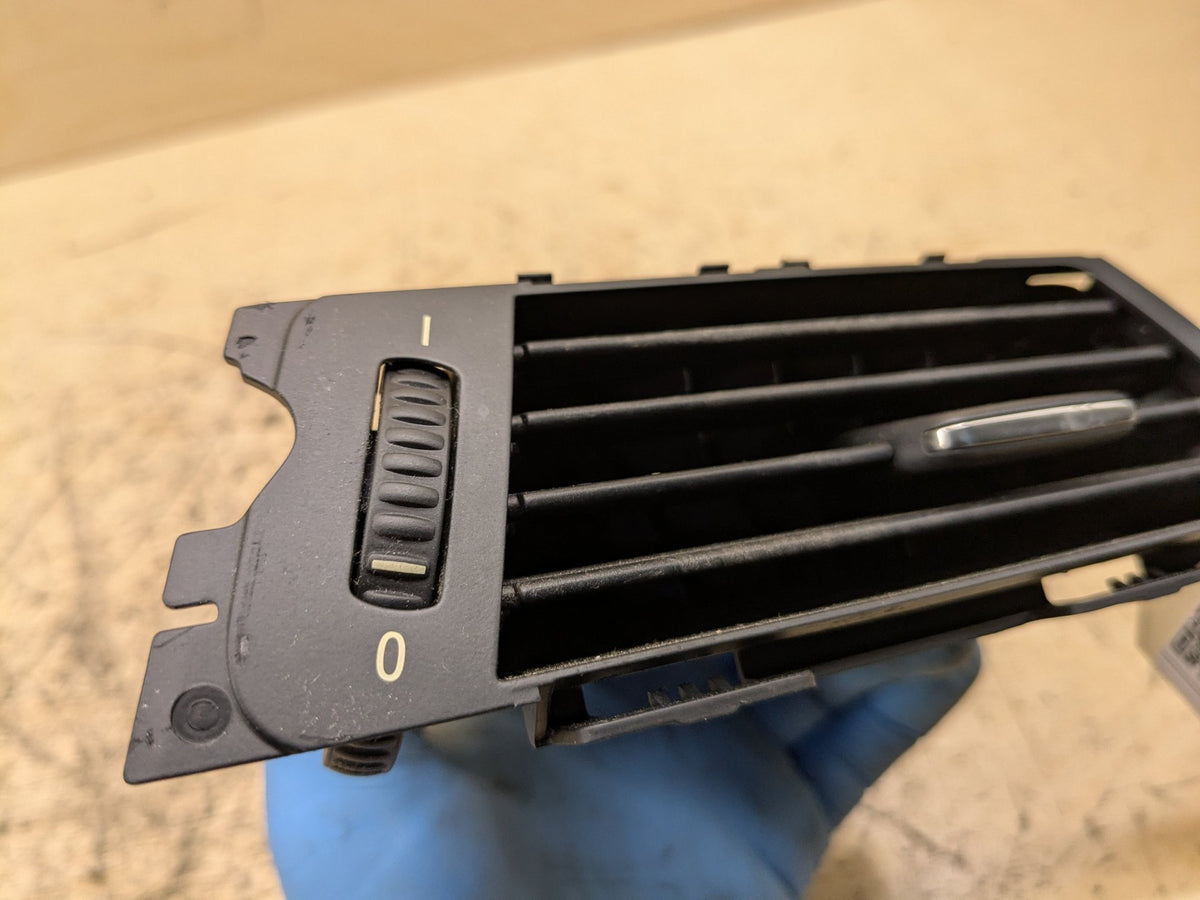 06-13 OEM BMW E90 E92 E93 335 328 M3 Left Driver Side Dashboard Air Vent