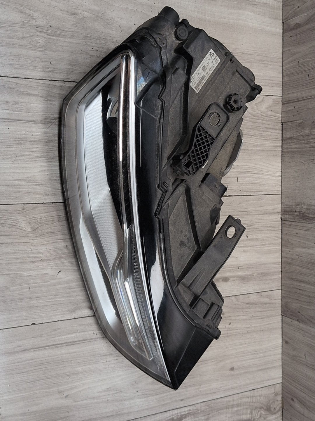 16-18 OEM Audi Q3 8U Front Right Passenger HID Xenon Headlight 8U0941006E