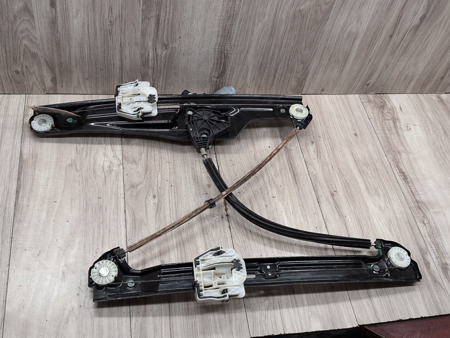 2011 - 2017 BMW X3 F25 Front Left Driver Door Window Glass Regulator w/ Motor 7258533 N20B20O0