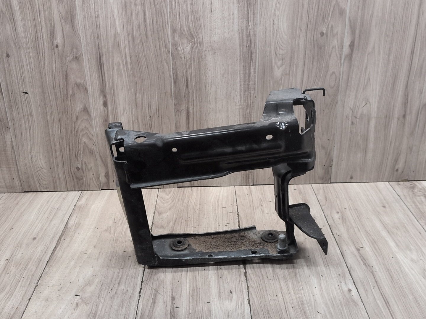 OEM BMW G20 G22 G23 G26 Front Right Passenger Radiator Reinforcement Bracket