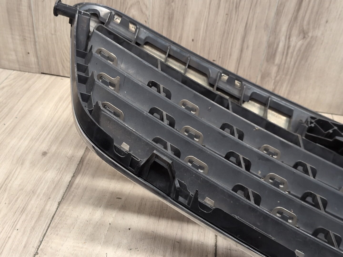 2009-2012 Mercedes-Benz E550 W212 Front Middle Center Bumper Cover Grille A2128800583 OEM