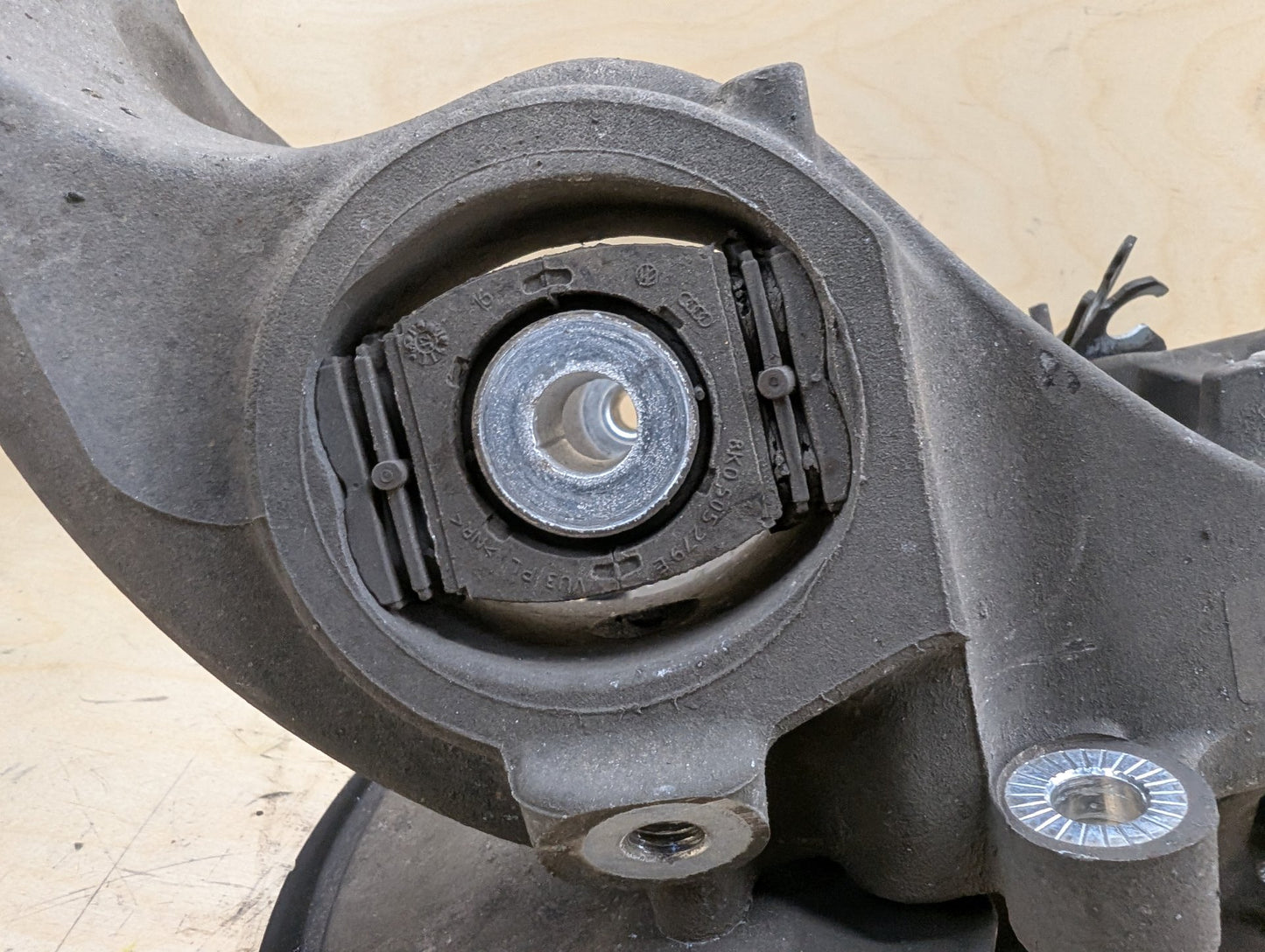 2011-2017 Audi RS5 8T Rear Left Driver Spindle Knuckle w/ Bearing 8K0505431AS OEM