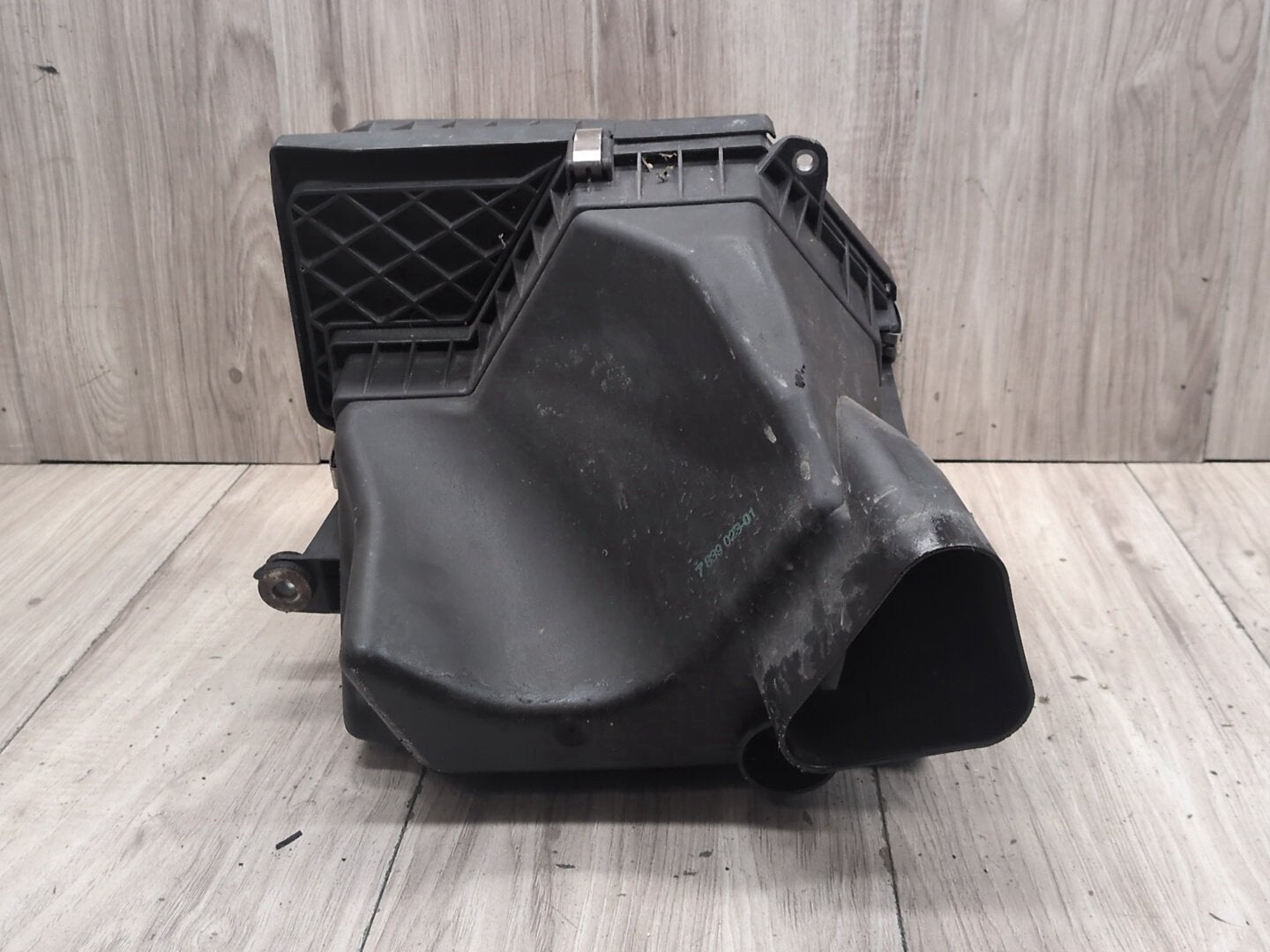 2004-2010 BMW E64 M6 S85B50A Engine Air Filter Box Assembly 7839023