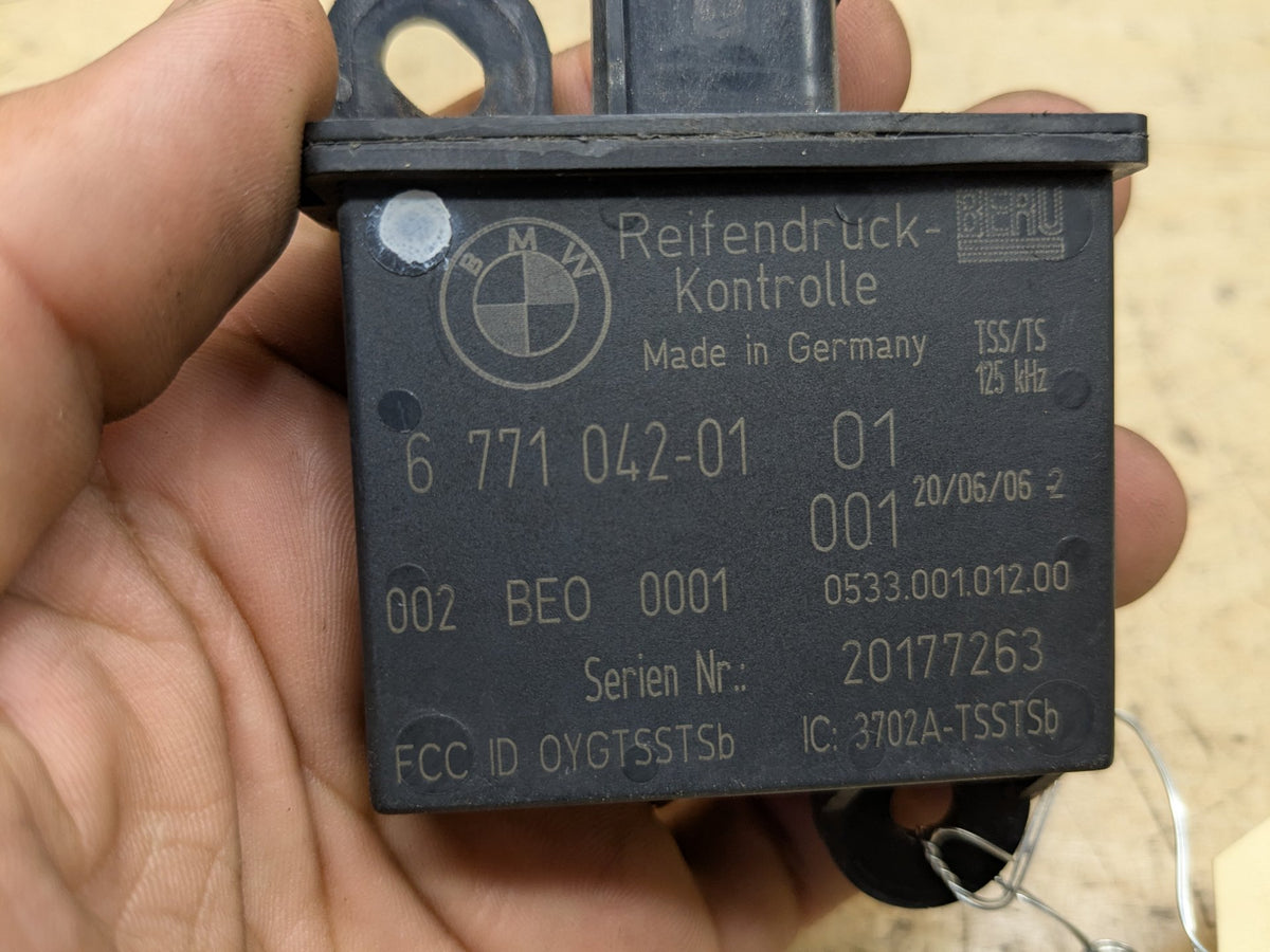 2007-2013 BMW 335i E92 TPMS Tire Pressure Monitoring Module 6771042 OEM