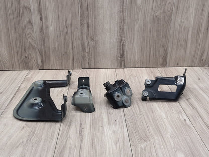 2019 - 2026 BMW X5 G05 Front Right Passenger Fender Brackets SET 7418216 N63B44M3