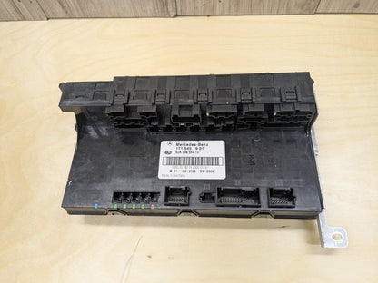 2009-2011 Mercedes-Benz SLK-Class R171 Rear Power Distribution Fuse Box OEM