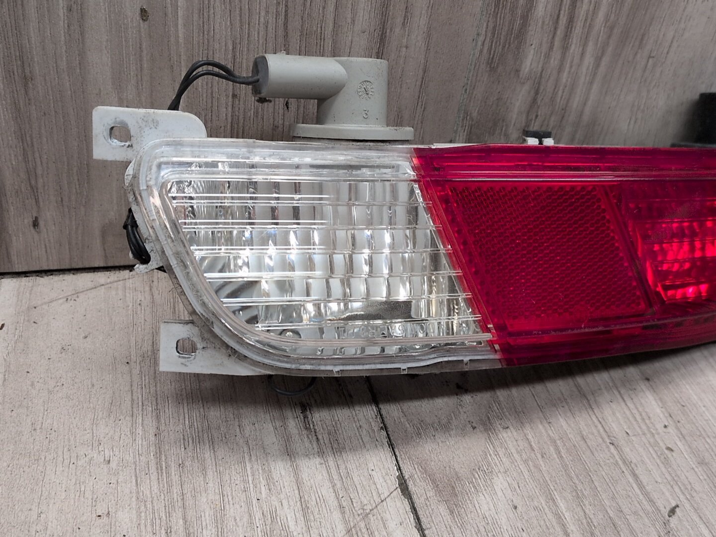 2004-2010 BMW M6 E64 Rear Left Driver Inner Tail Light 7165817 OEM