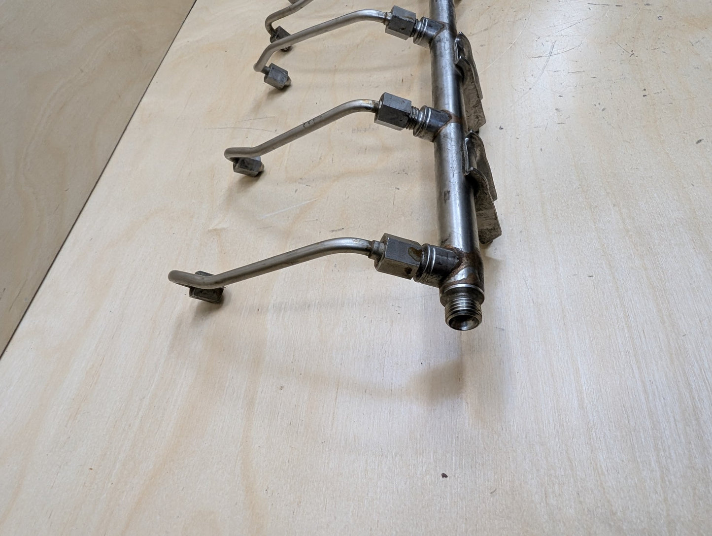 2007-2013 BMW E93 335i N54B30A Engine Motor Fuel Injector Rail Line 7575480