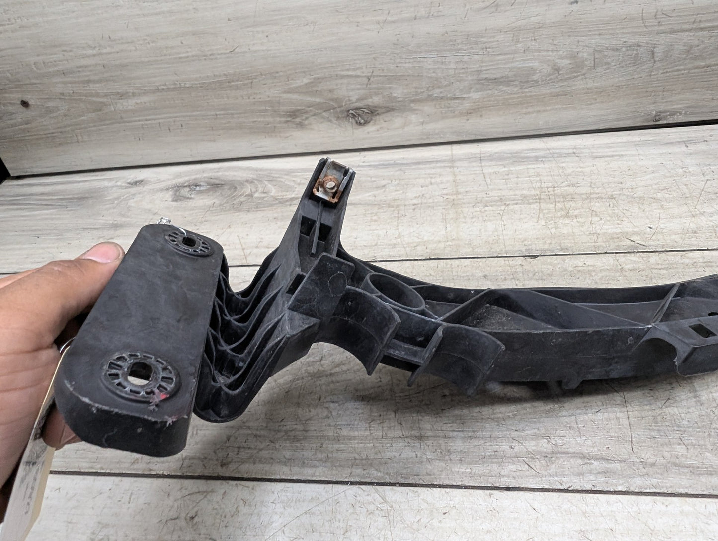 08-13 BMW E82 E88 128 135 Right Passenger Headlight Arm Bracket Support Mount