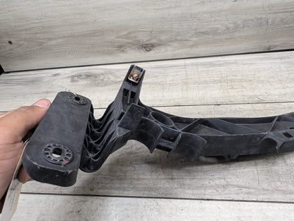 08-13 BMW E82 E88 128 135 Right Passenger Headlight Arm Bracket Support Mount