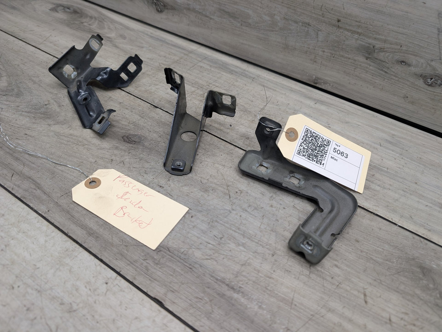 2014 - 2019 BMW 340 F34 Front Right Passenger Fender Brackets SET 7293728 B58B30M0