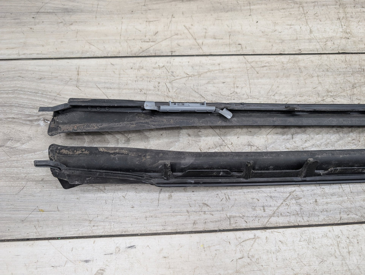 2019 - 2026 BMW 330i G20 Front Left Right Side Windshield Drip Trim Molding SET 7427874 B46B20O1