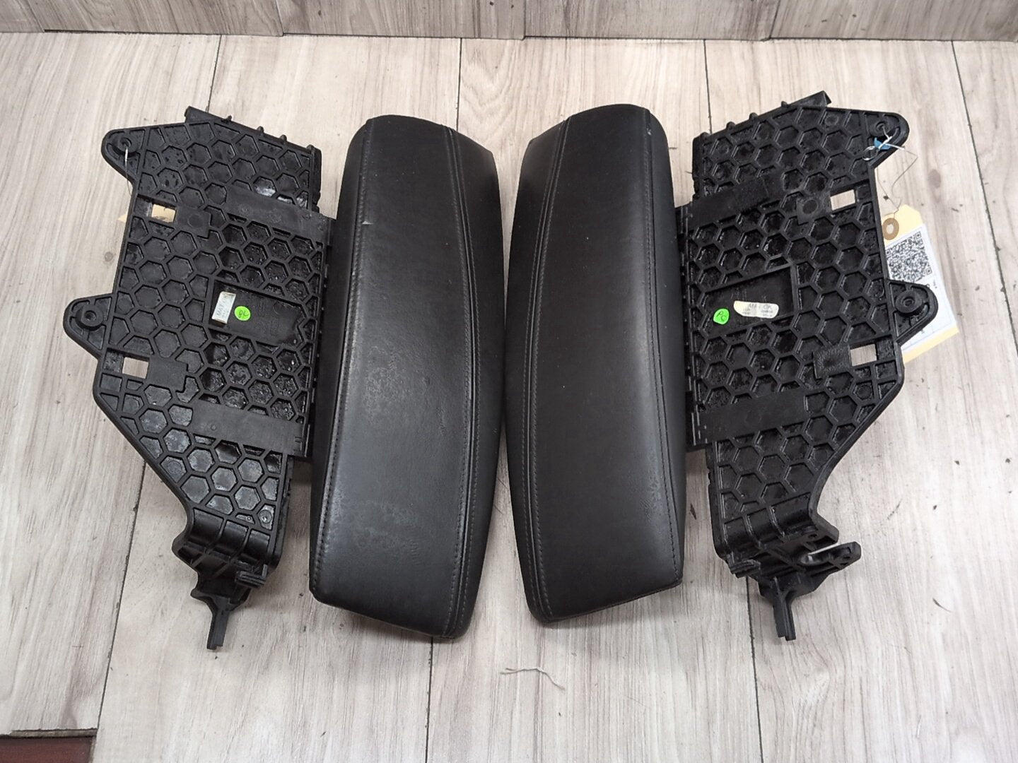2007-2013 BMW X5 E70 Center Console Armrest Arm Rest 6969544