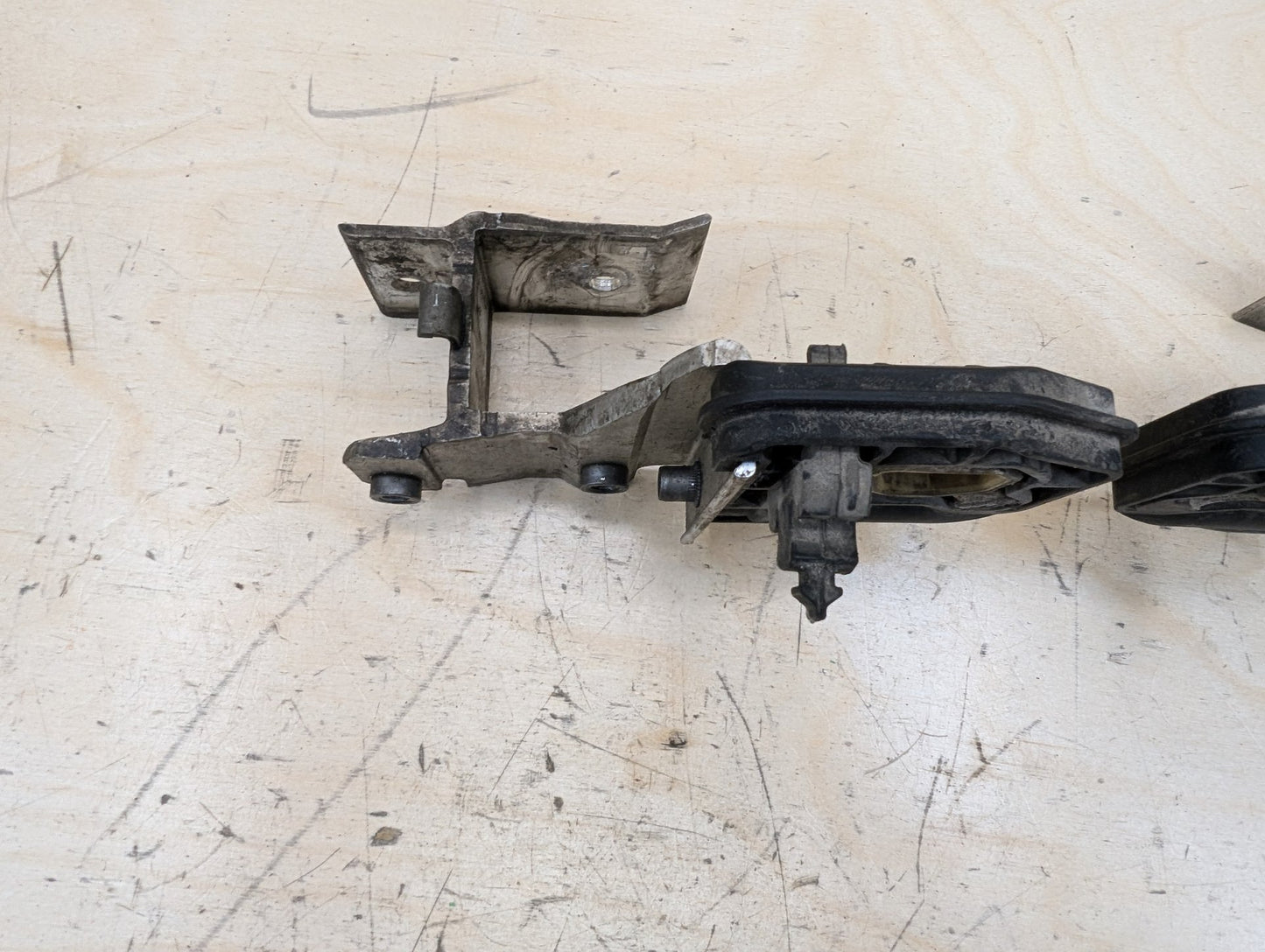 2012-2018 BMW 320i F30 Radiator Lower Mounting Brackets SET 7245796