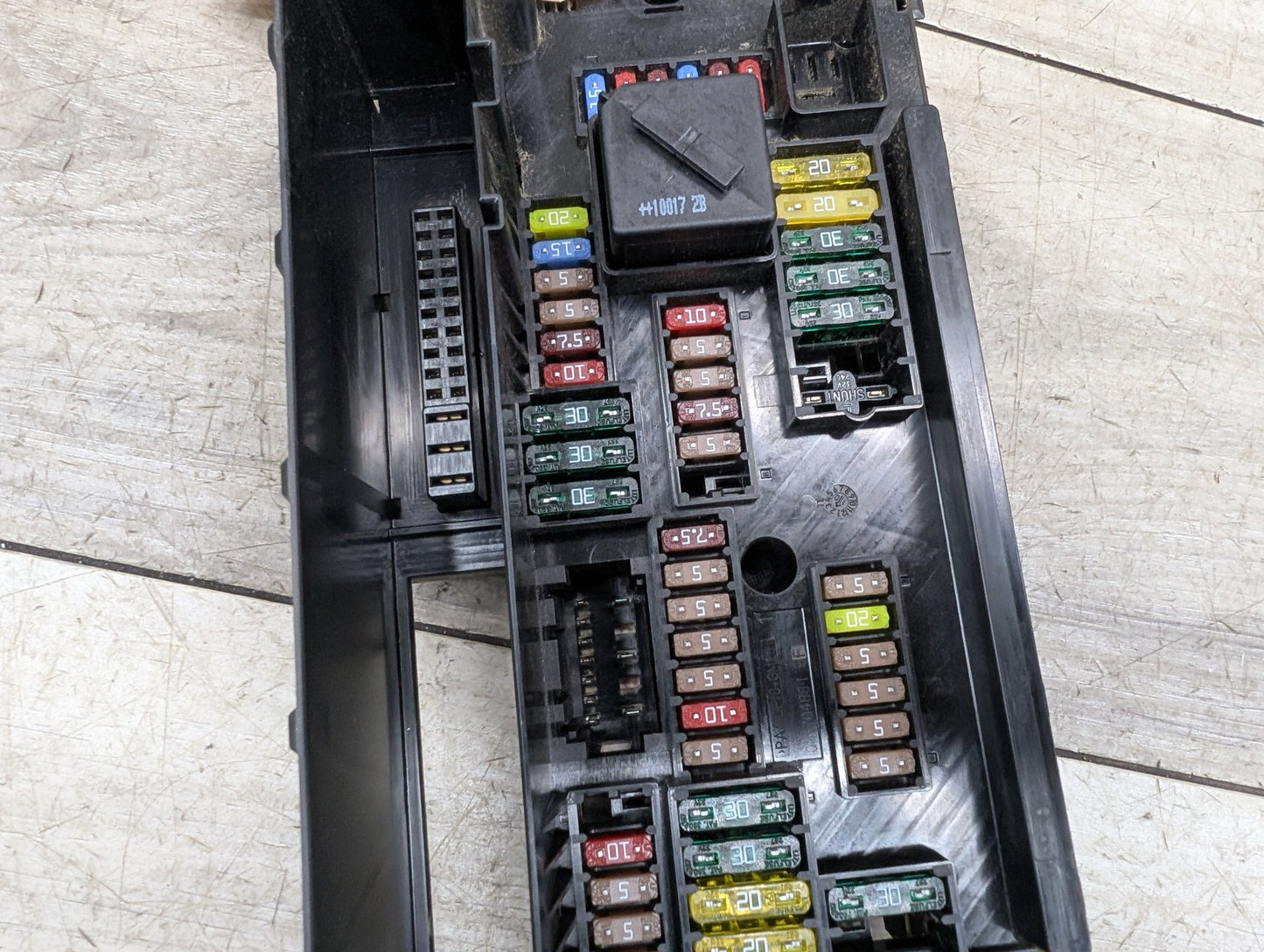 2011-2016 BMW 535i F10 Front Power Distribution Fuse Box 9210861
