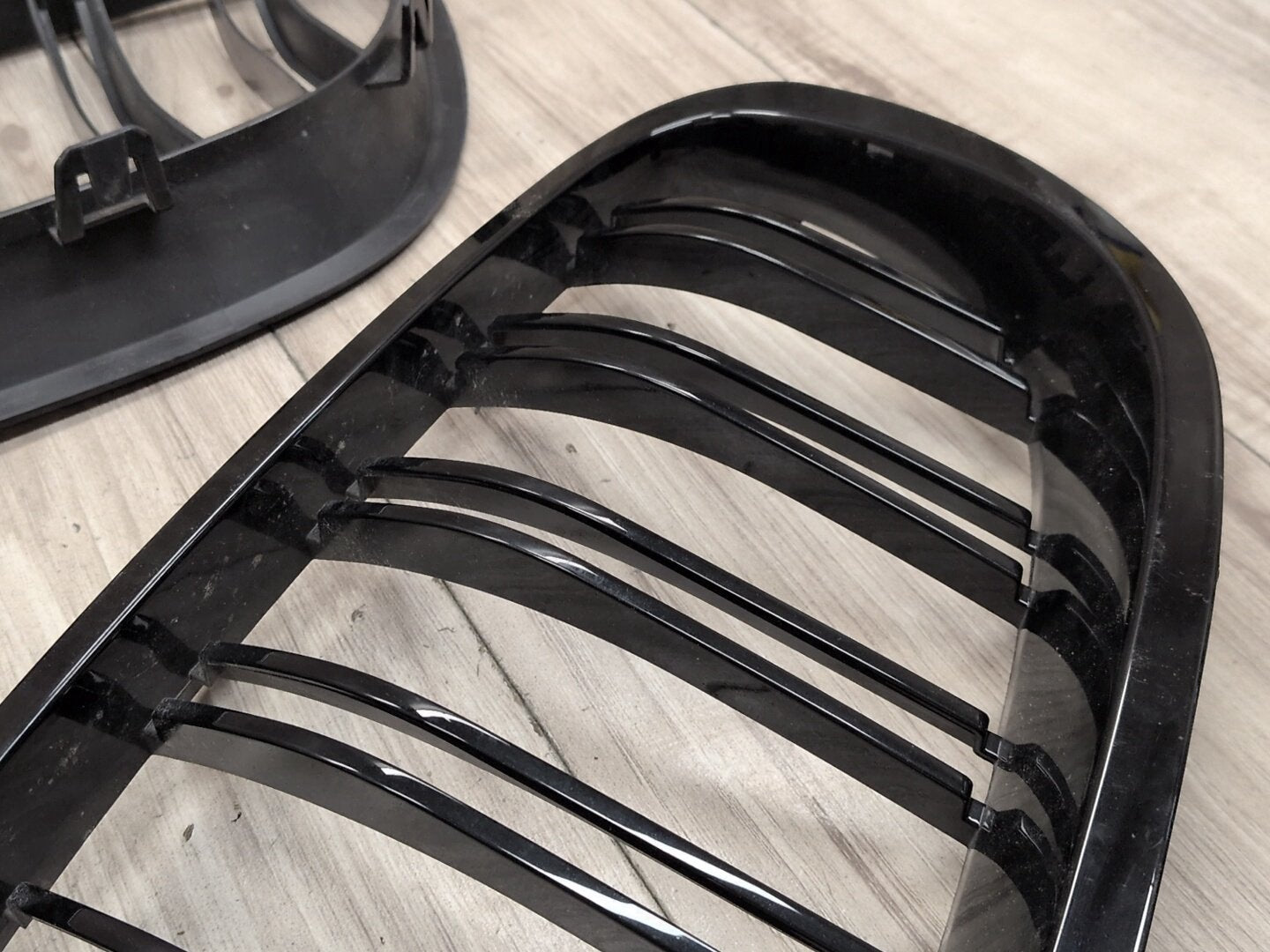 2011 - 2016 BMW 535i F10 Front Left Right Upper Bumper Cover Kidney Grilles SET 7412323 N55B30A