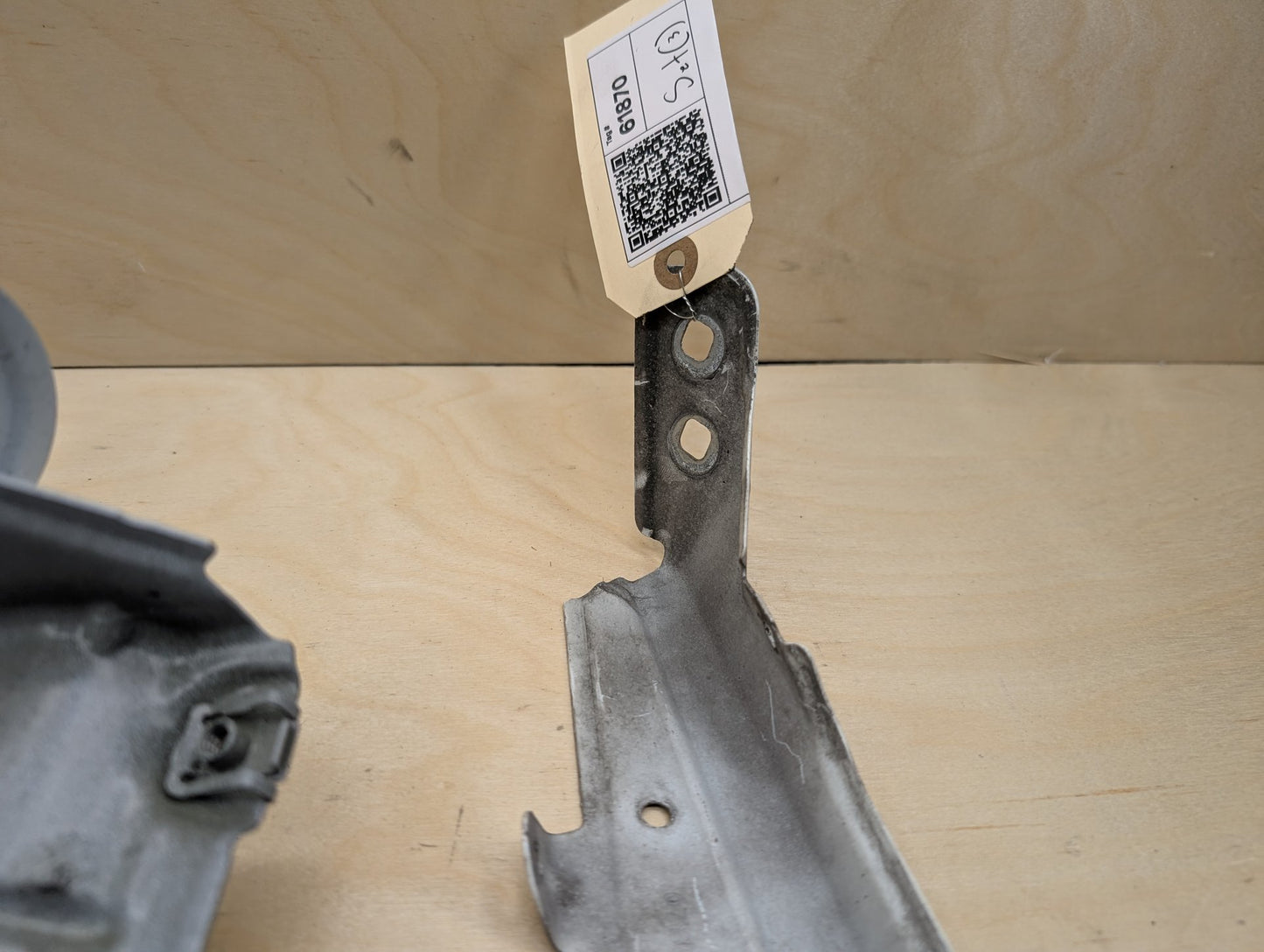 2011-2016 BMW X3 F25 Front Right Passenger Fender Brackets SET 7267328