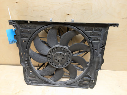 2017-2023 BMW 530i G30 Radiator Fan Shroud Housing w/ Motor 8509743