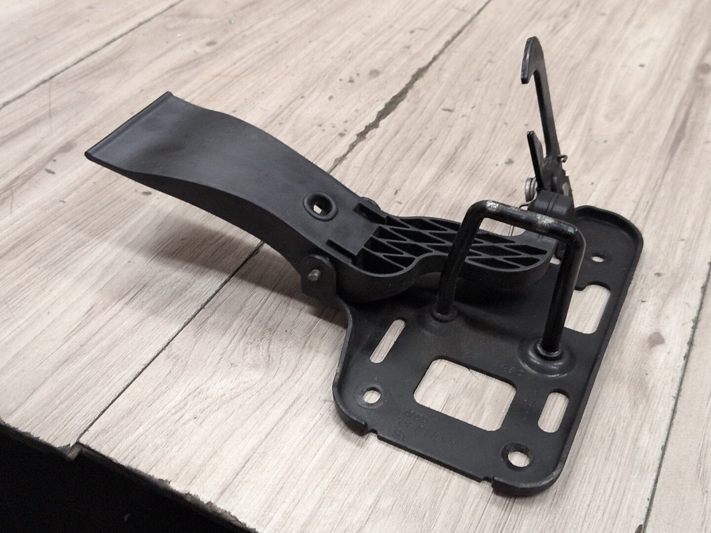 2008-2017 Audi S5 8T Hood Bonnet Safety Lock Latches SET 8T0823480