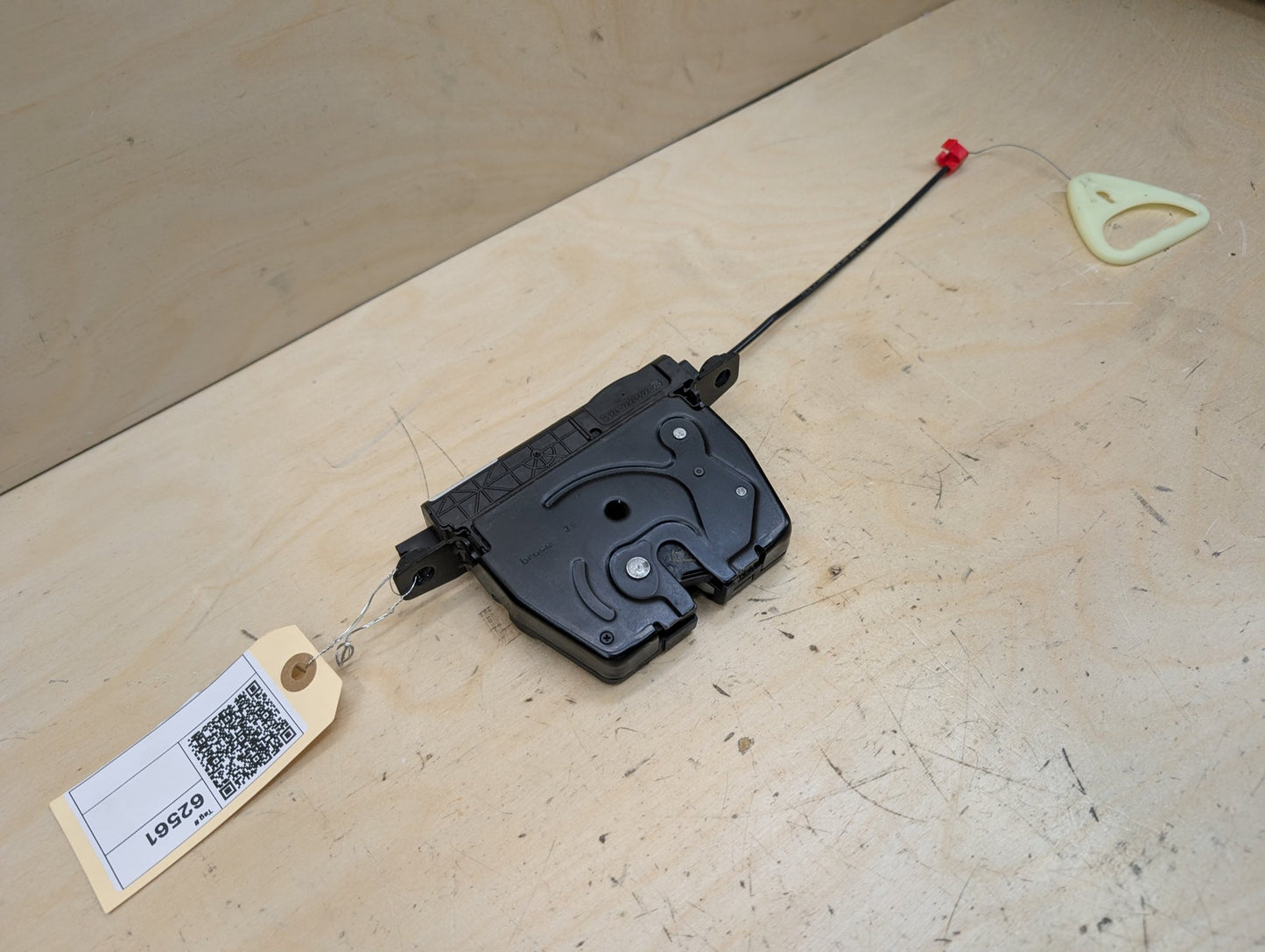 2012-2018 BMW 328i F30 Liftgate Trunk Lid Liftgate Lock Latch Actuator 7224692