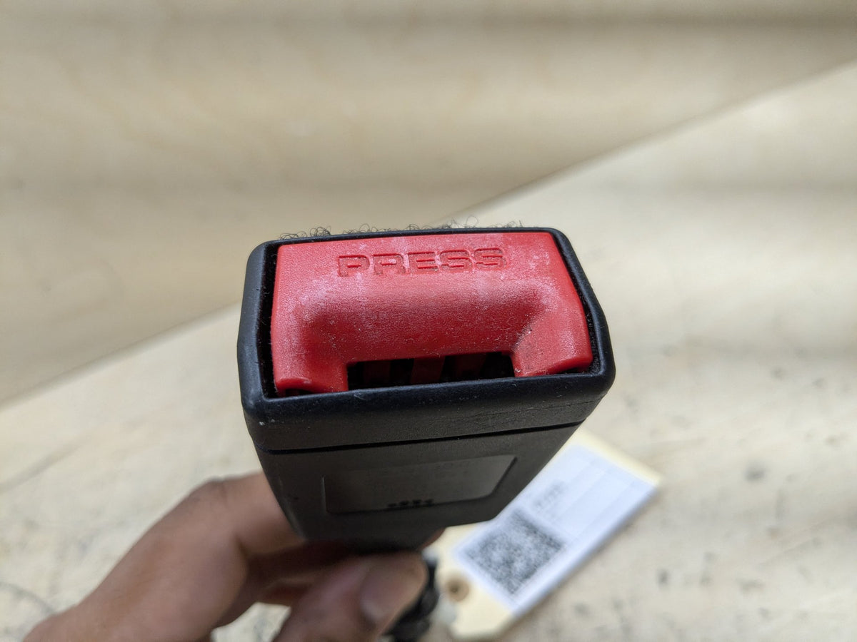 OEM BMW F90 G11 G12 G30 530 540 M550 750 M5 Front Left or Right Seatbelt Buckle