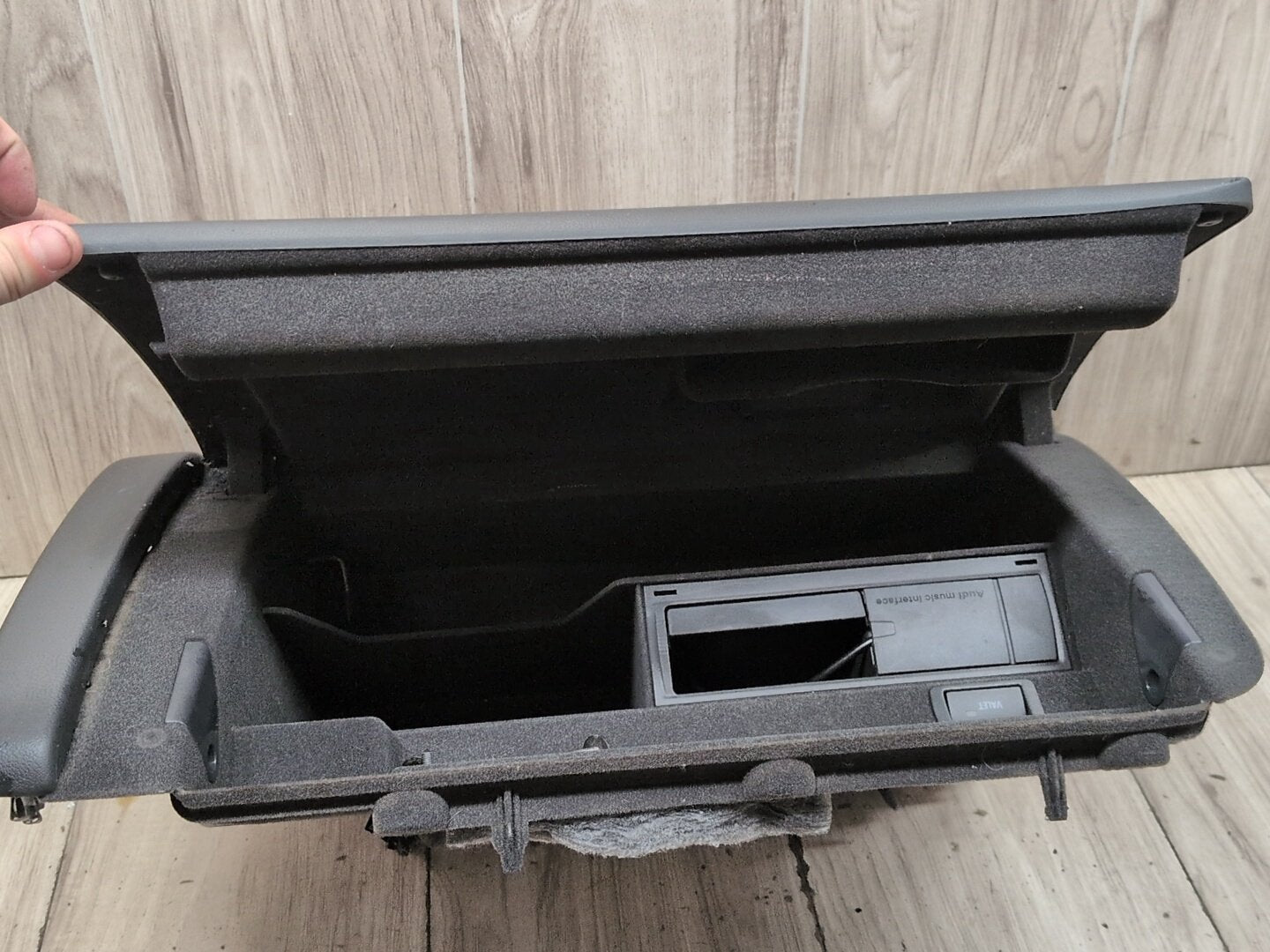 2008-2017 Audi S5 8T Dashboard Dash Board Panel Glove Box Assemly 8K1880302C