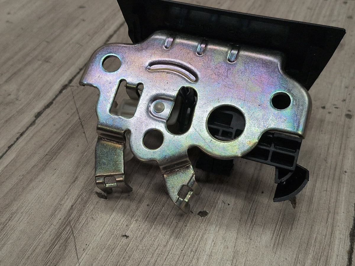 2015-2018 Audi Q3 8U Liftgate Trunk Lid Liftgate Lock Latch Actuator 8R0827505A OEM
