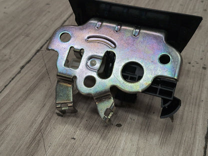 2015-2018 Audi Q3 8U Liftgate Trunk Lid Liftgate Lock Latch Actuator 8R0827505A OEM